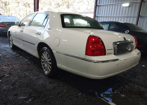 2004 Lincoln Town Car Signature из США, поврежденный, VIN 1LNHM81W54Y659610